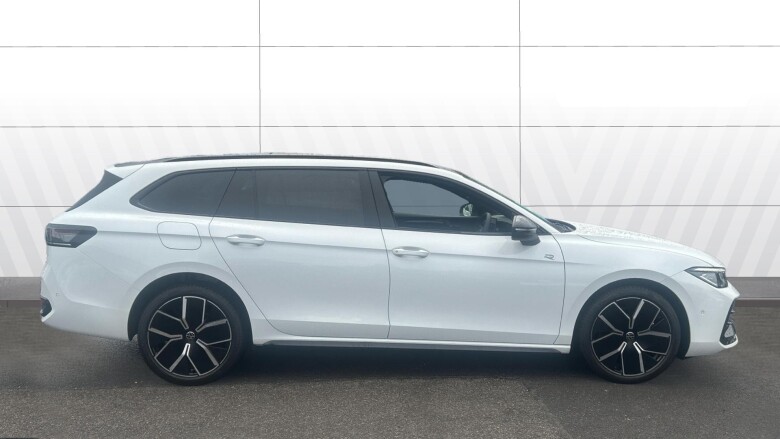 Volkswagen Passat 1.5 TSI eHybrid R-Line 5dr DSG Estate